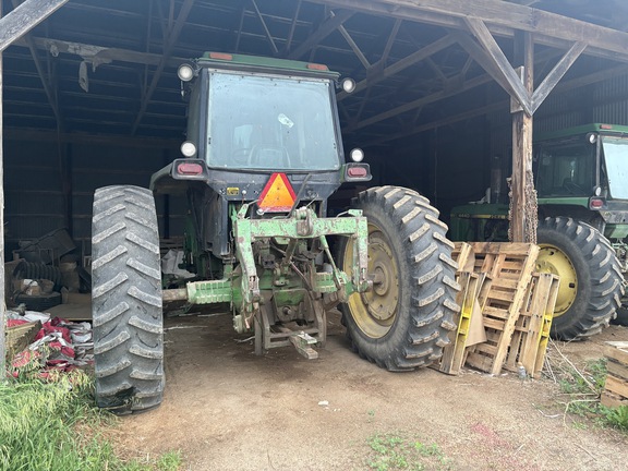Photo of 1991 John Deere 4555