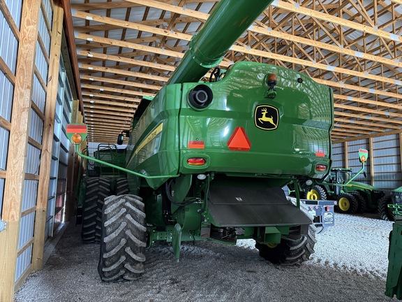 Photo of 2017 John Deere S680