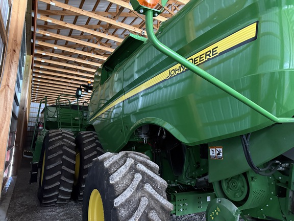 Photo of 2017 John Deere S680