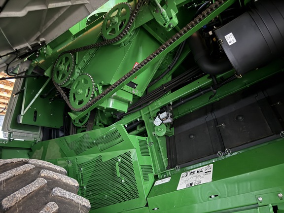 Photo of 2017 John Deere S680