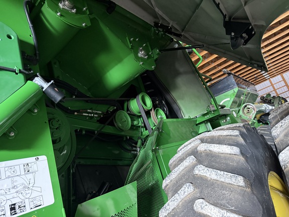 Photo of 2017 John Deere S680