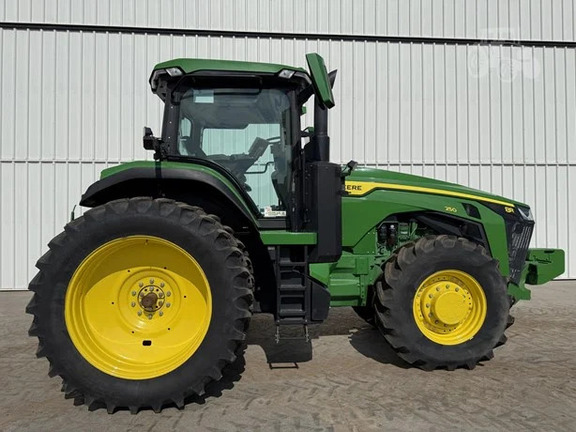 Photo of 2023 John Deere 8R 250