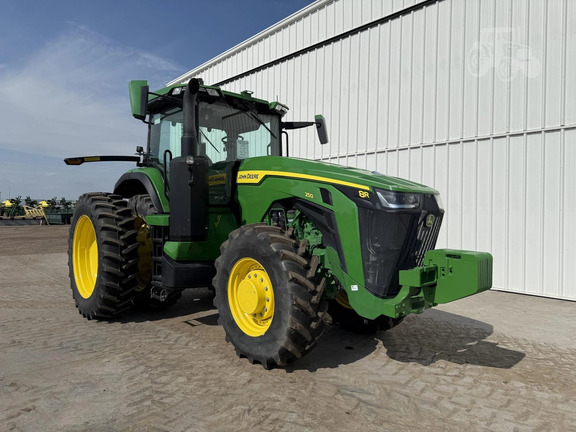Photo of 2023 John Deere 8R 250