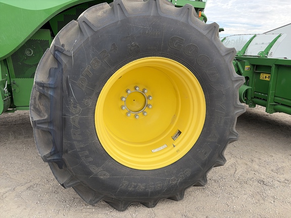 Used 2014 John Deere S680 Combines at Horizon Ag & Turf in Edmonton West, AB - Photo9