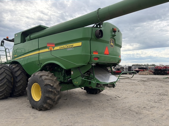 Used 2014 John Deere S680 Combines at Horizon Ag & Turf in Edmonton West, AB - Photo4
