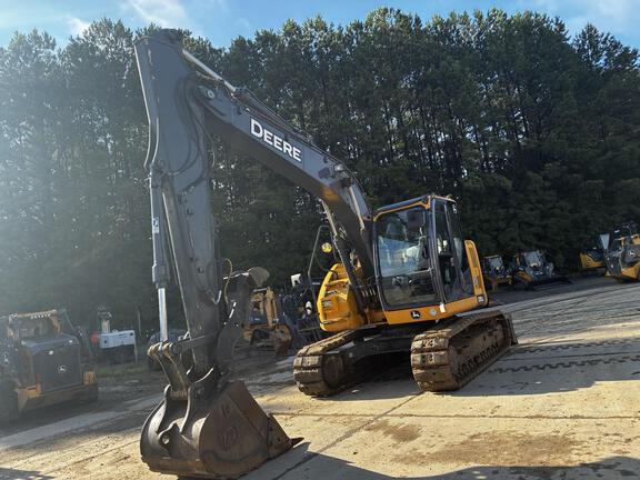 Photo of a 2021 John Deere 135G