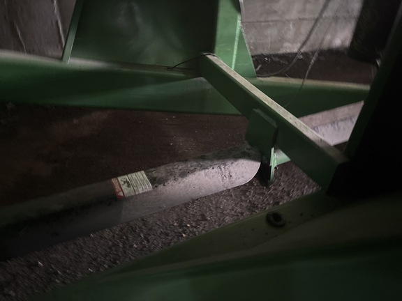 Used 2013 J&M 875-18 Grain Carts at Koenig Equipment in Oxford, OH - Photo17