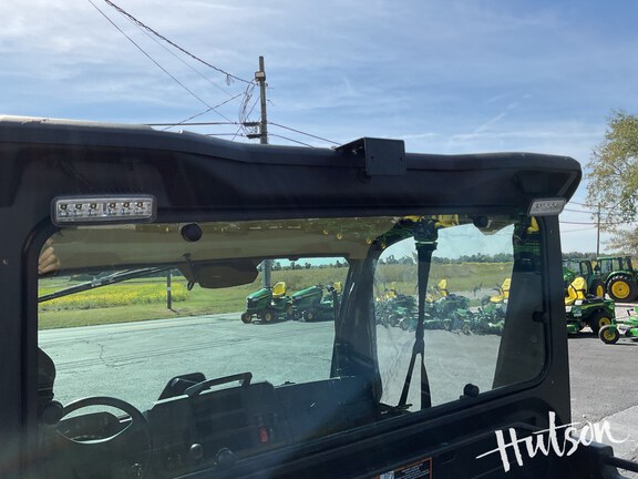 Photo of 2022 John Deere XUV 835M