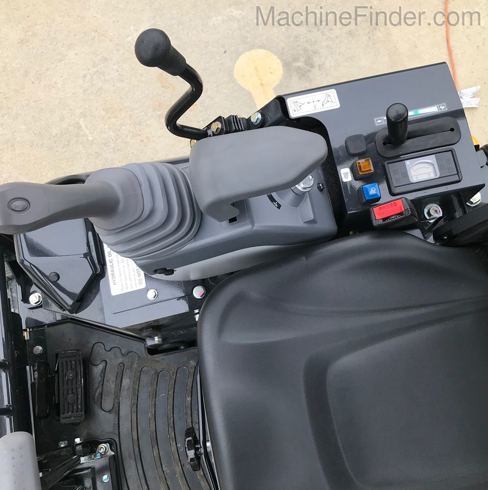 2020 John Deere 17G Image 5