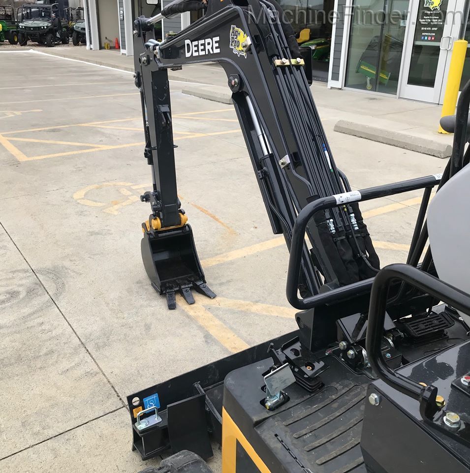 2020 John Deere 17G Image 6