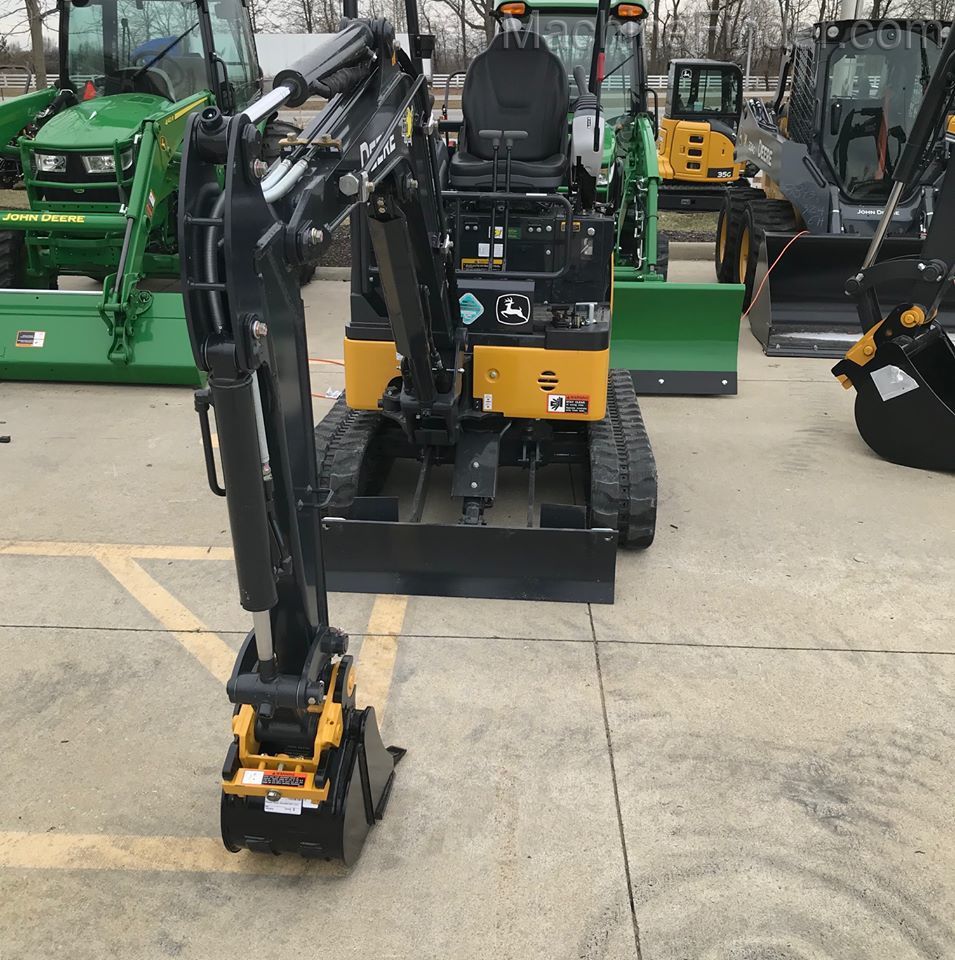 2020 John Deere 17G Image 2