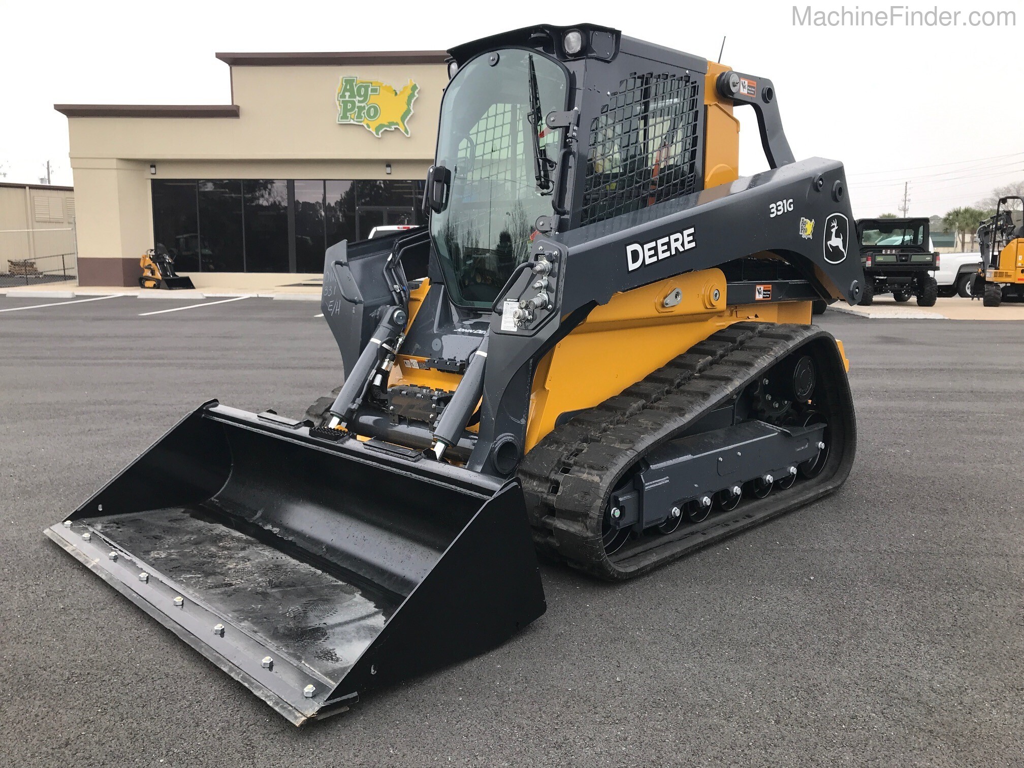 2020 John Deere 331G Image 3