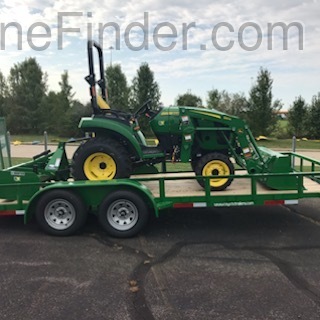 2020 John Deere 2032R Image 2