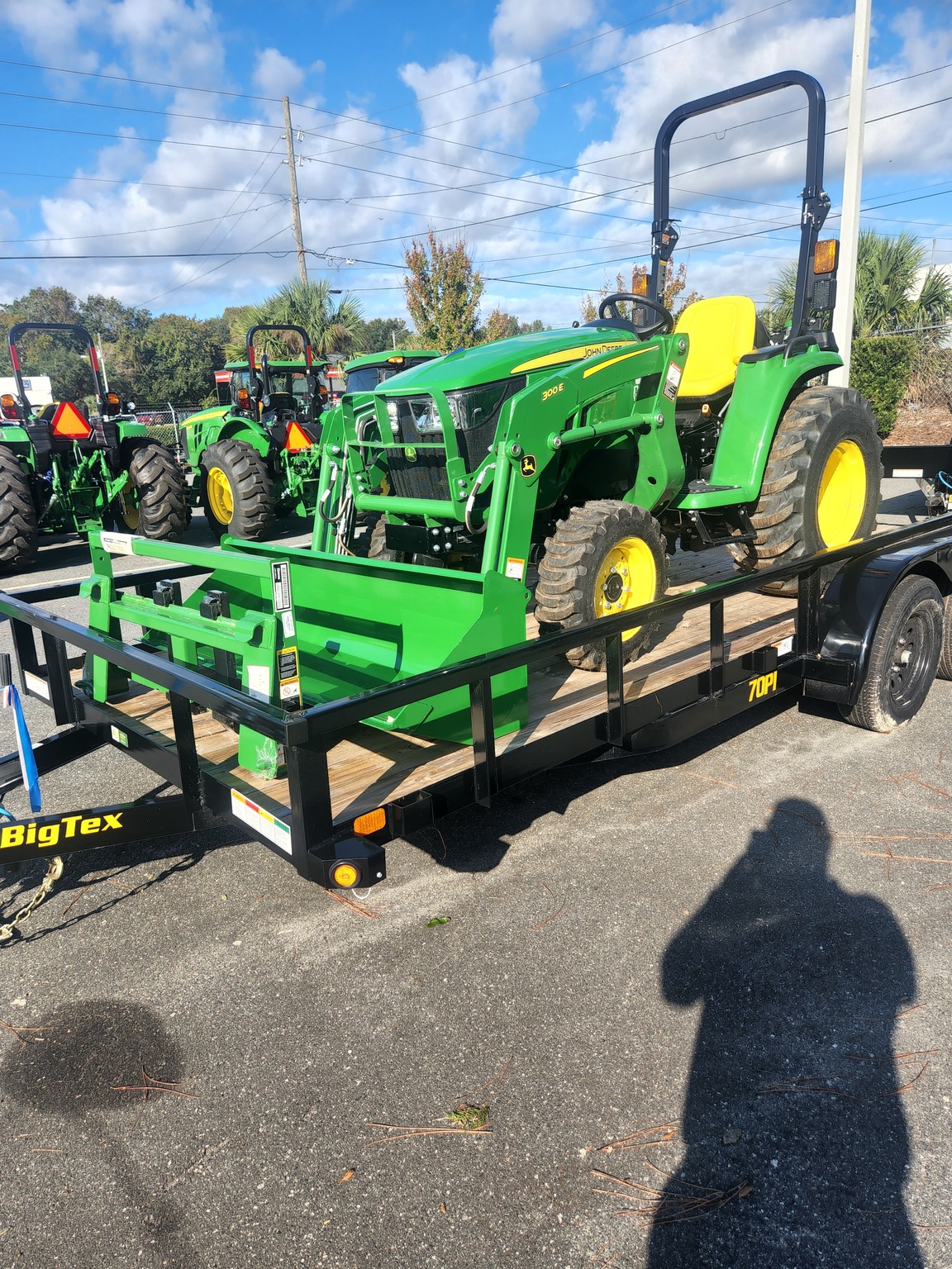 2023 John Deere 3025E Image 6