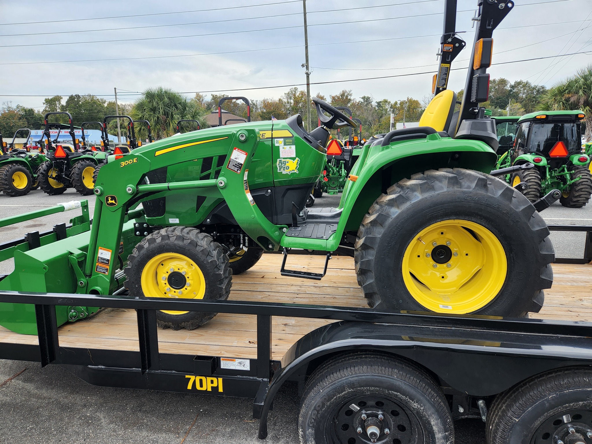 2023 John Deere 3025E Image 5
