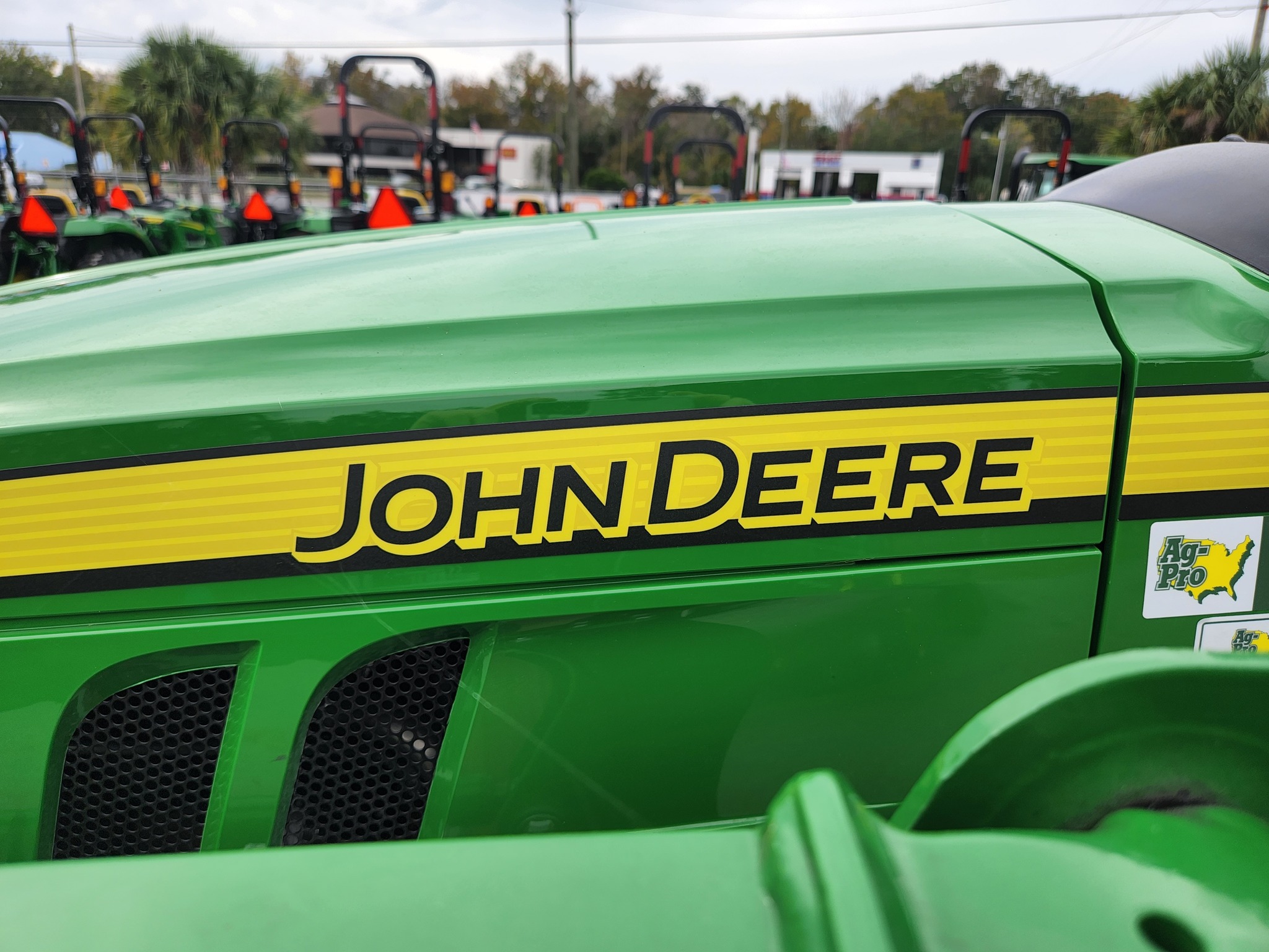 2023 John Deere 3025E Image 9
