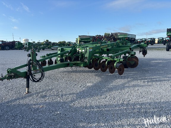 Photo of 2011 John Deere 2700