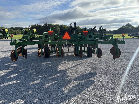 Photo of 2011 John Deere 2700