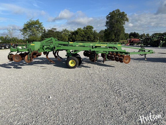 Photo of 2011 John Deere 2700