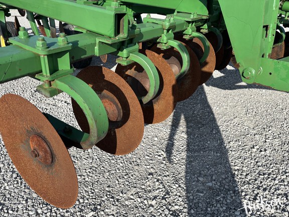 Photo of 2011 John Deere 2700