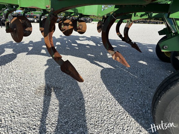 Photo of 2011 John Deere 2700