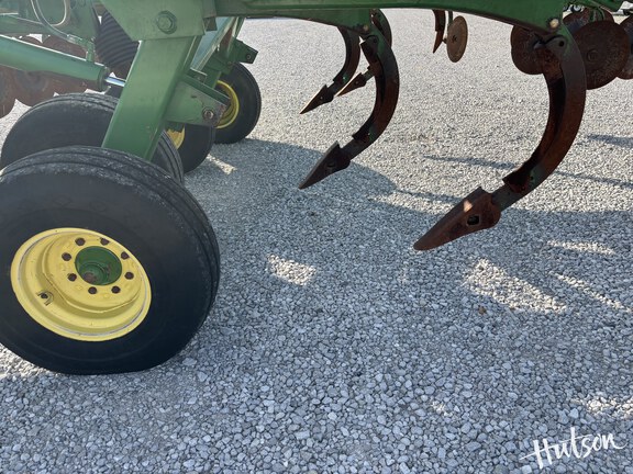 Photo of 2011 John Deere 2700