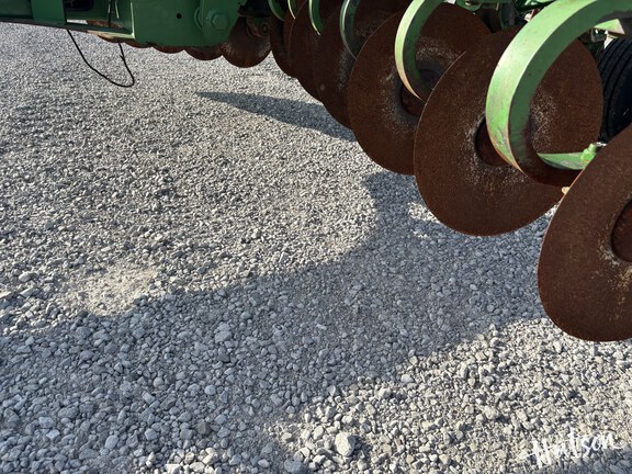 Photo of 2011 John Deere 2700
