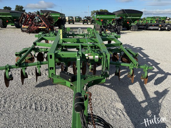 Photo of 2011 John Deere 2700