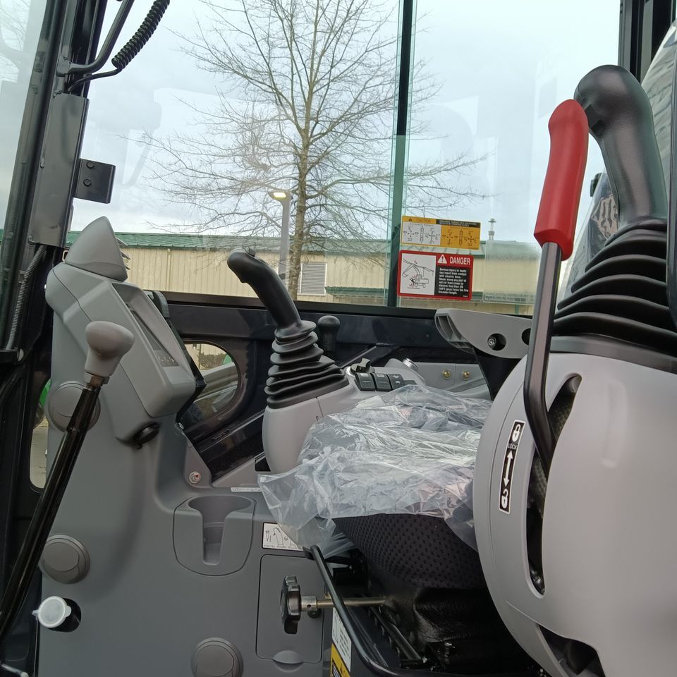 2023 John Deere 35G Image 8