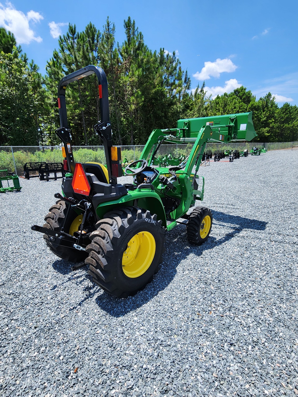 2023 John Deere 3038E Image 4