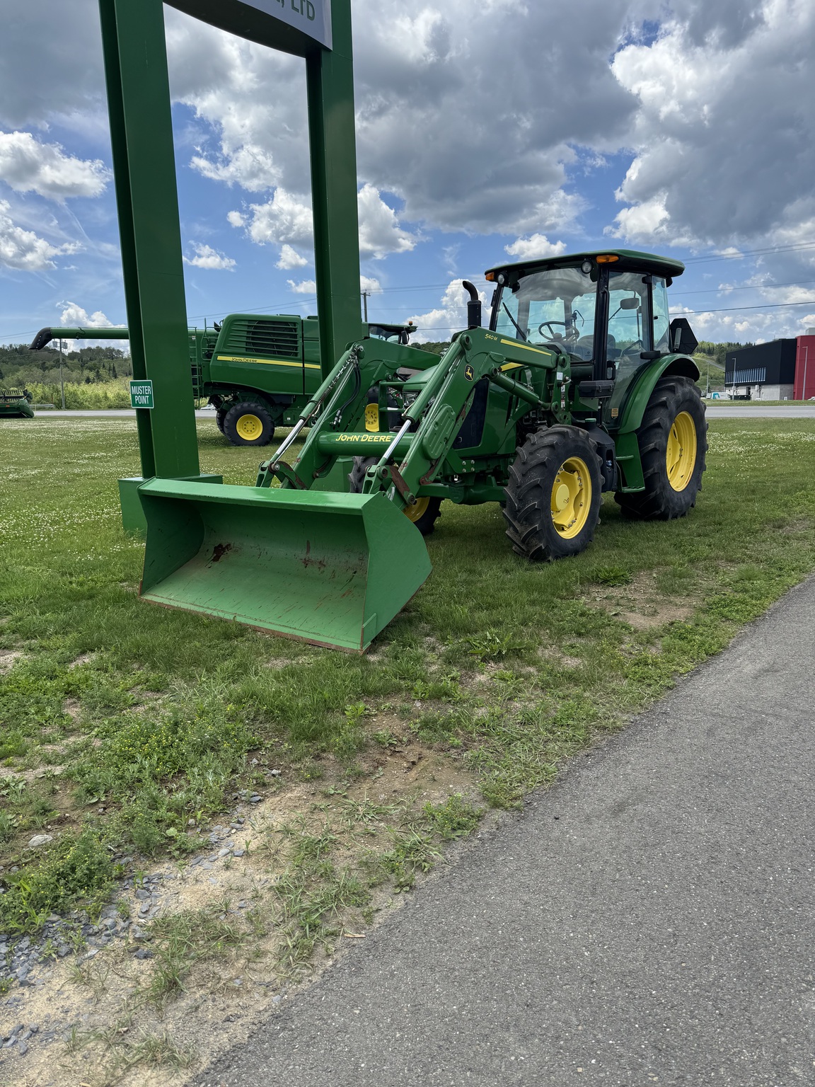 2019 John Deere 5090E Image 6