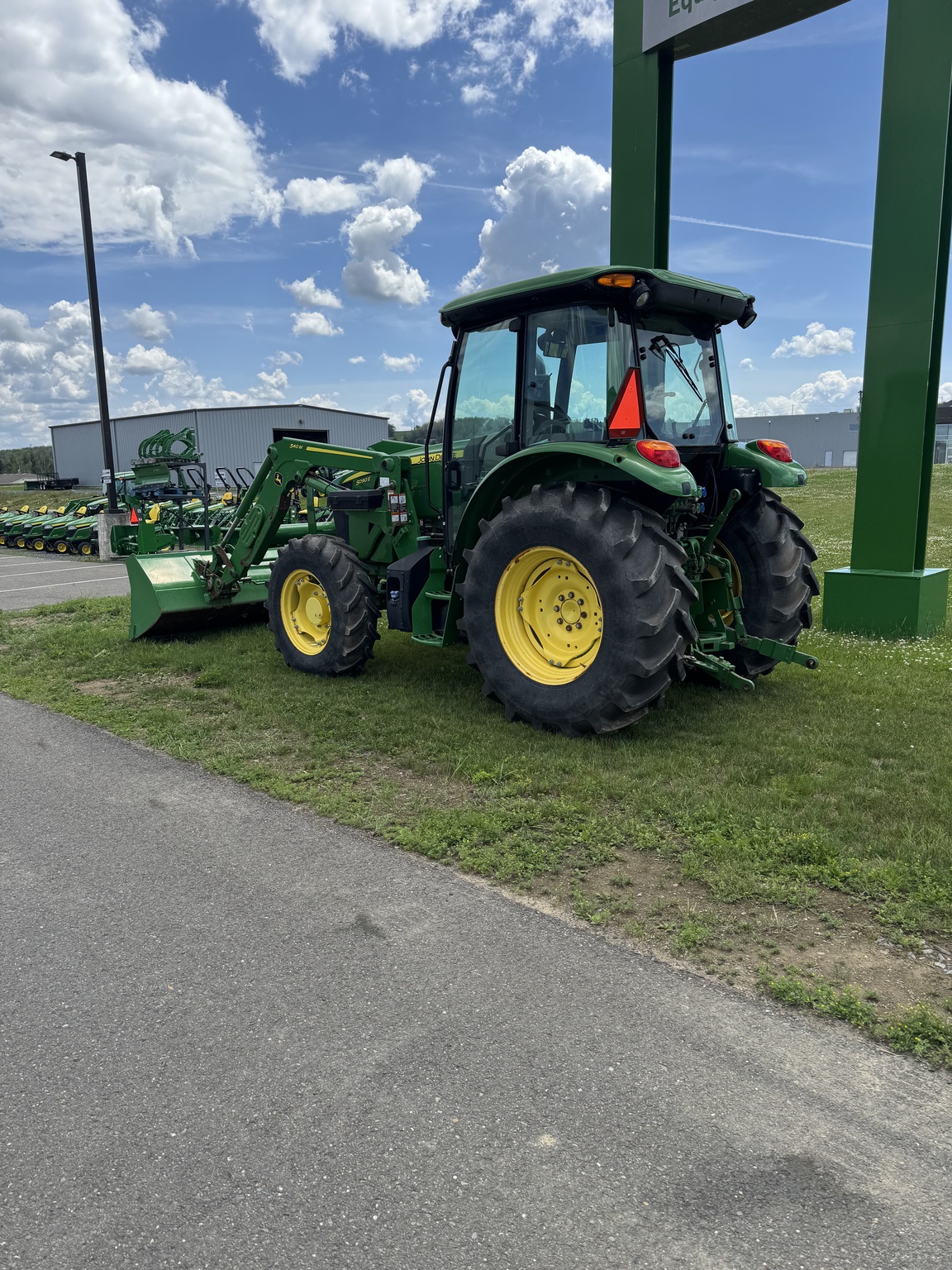 2019 John Deere 5090E Image 4