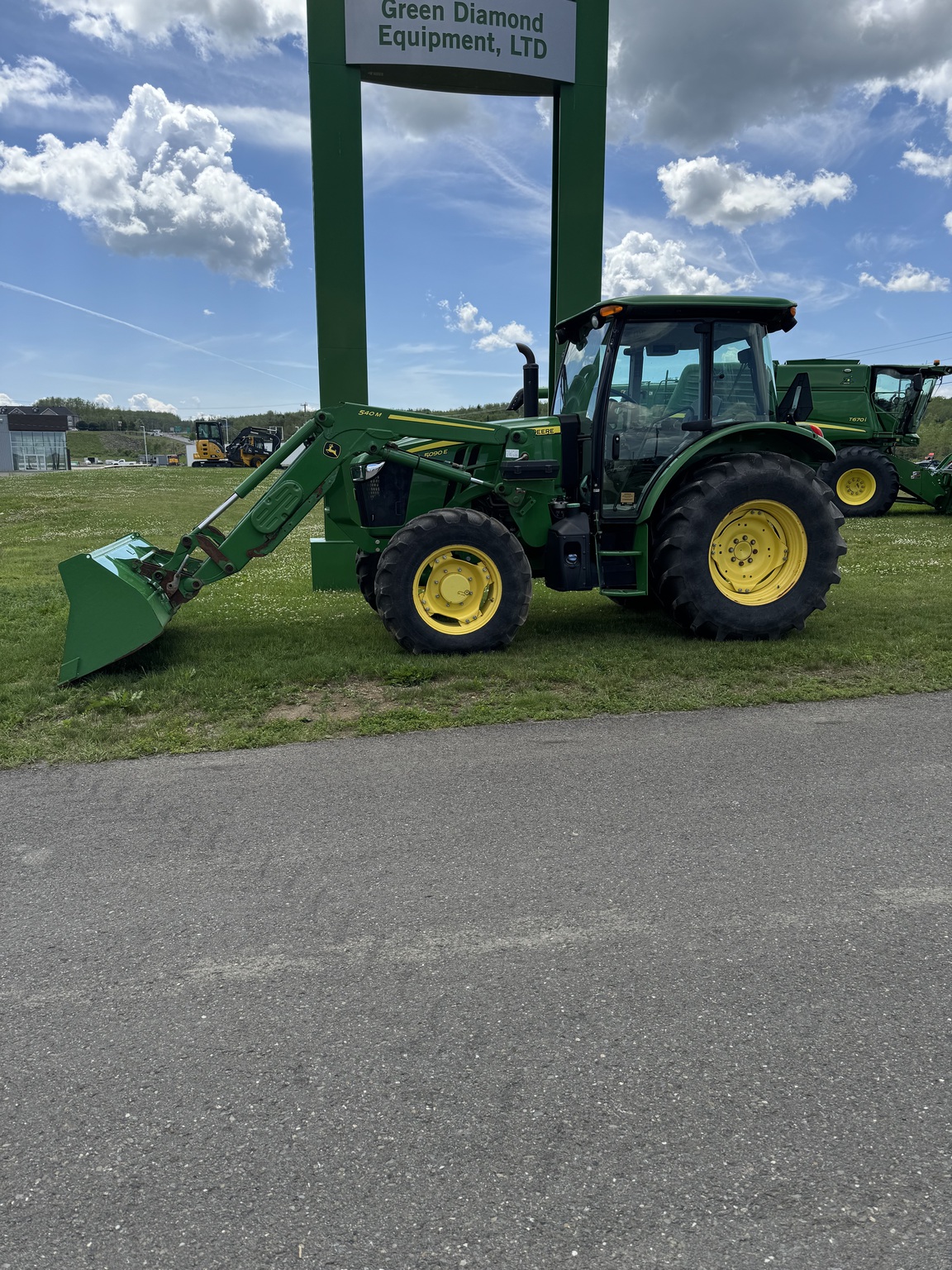 2019 John Deere 5090E Image 5