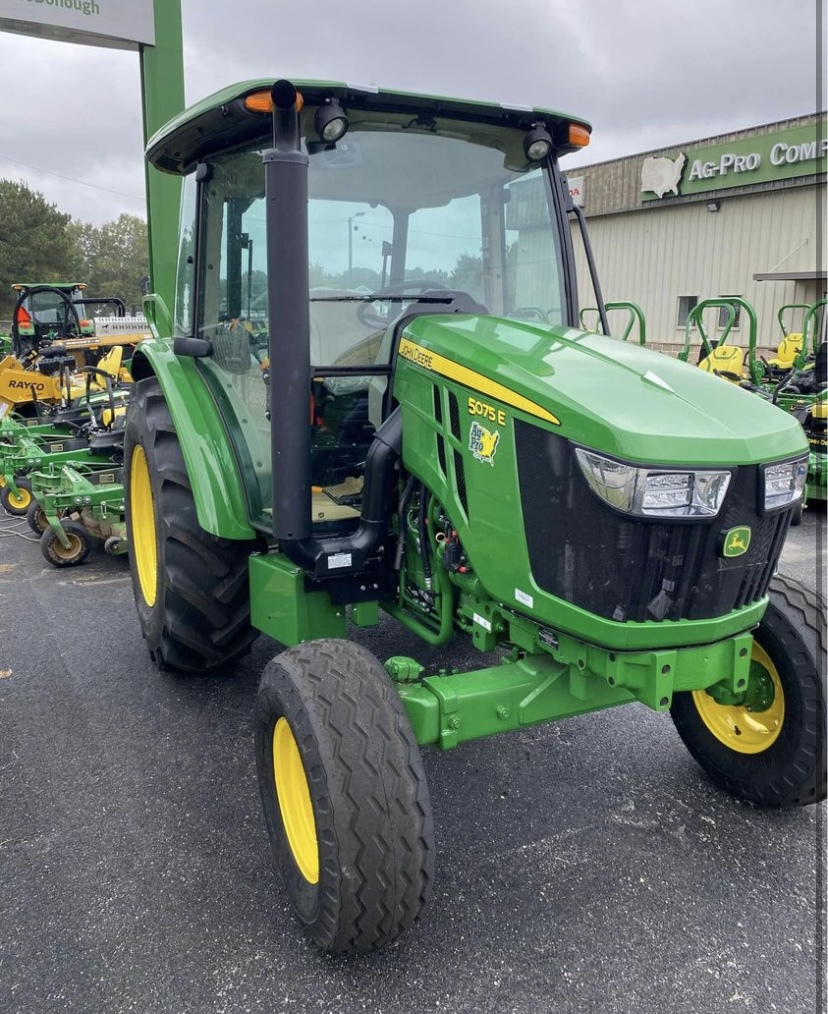 2024 John Deere 5075E Image 2