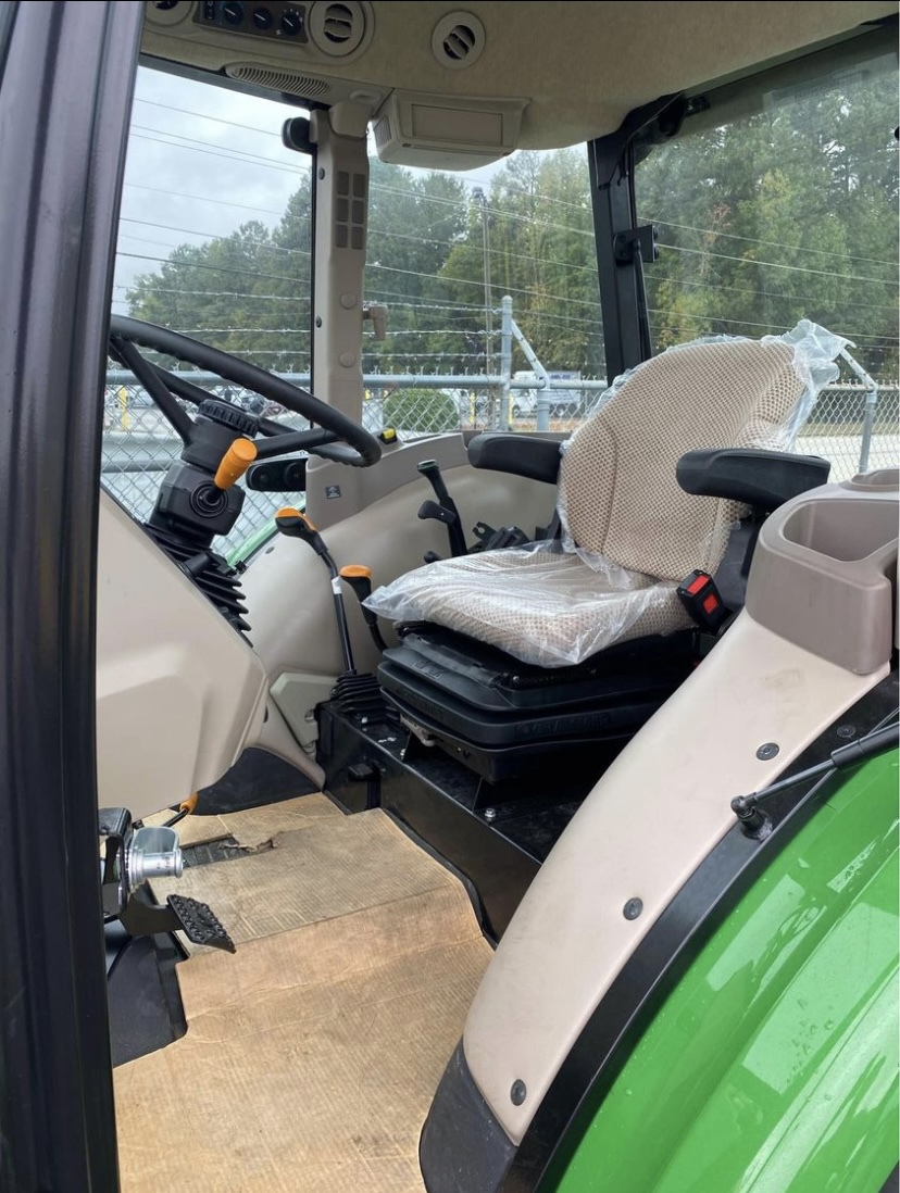 2024 John Deere 5075E Image 3