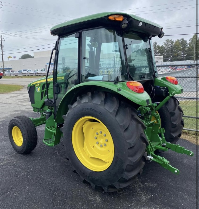 2024 John Deere 5075E Image 4