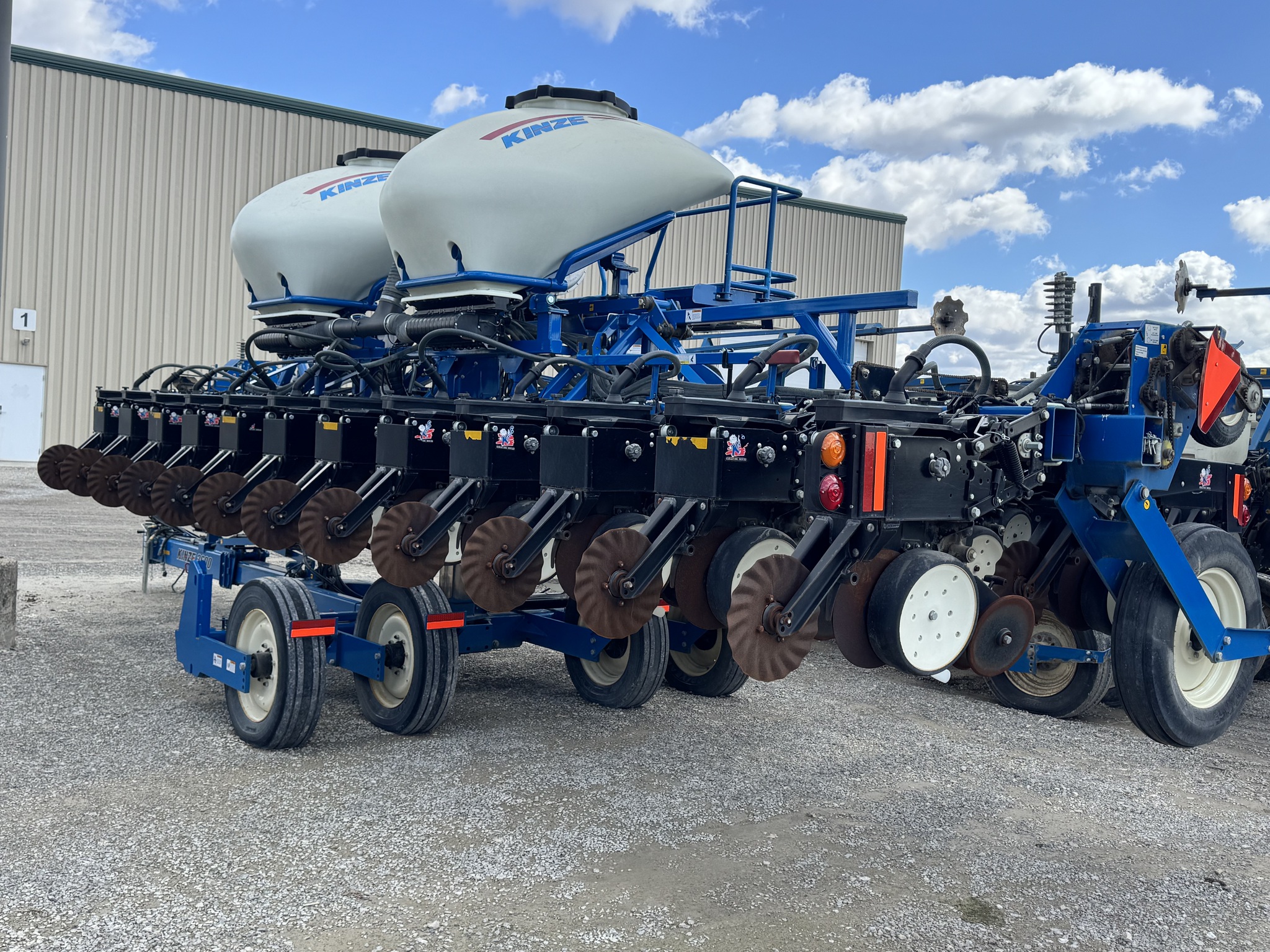 2014 Kinze 3600 Image 3