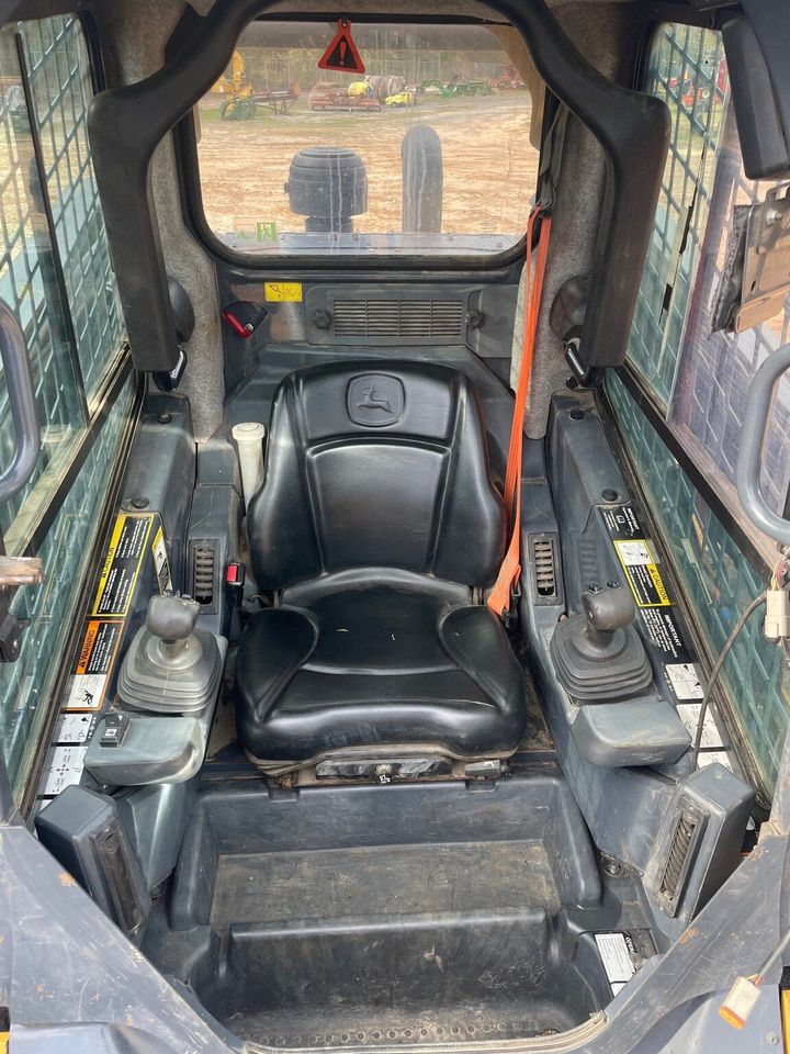 2020 John Deere 333G Image 4