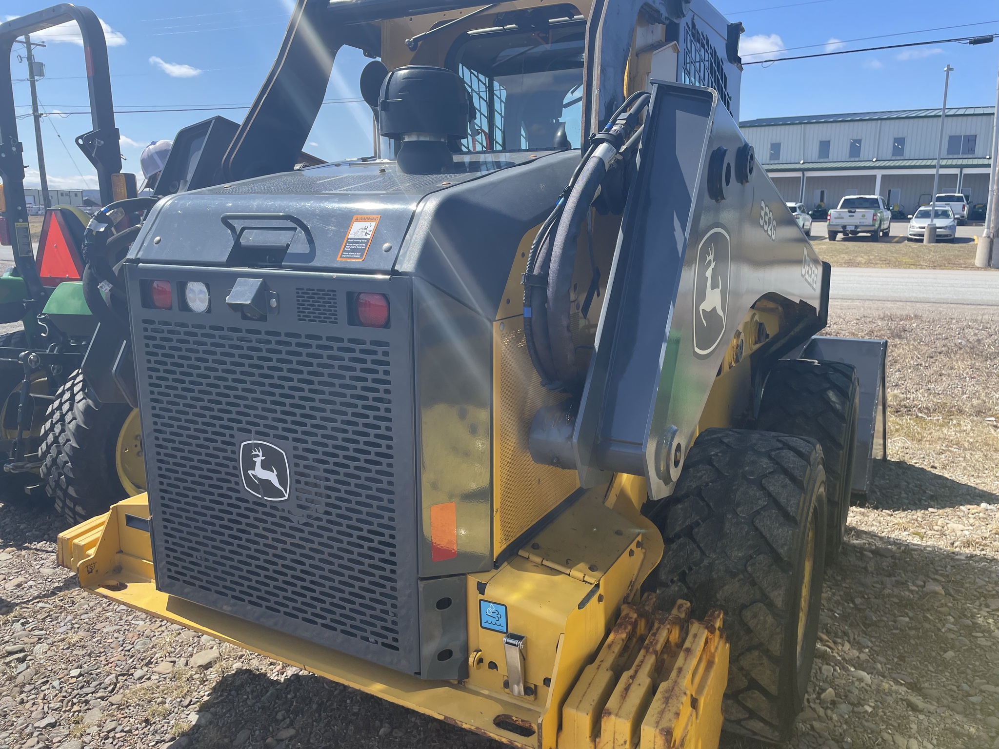 2023 John Deere 332G Image 3