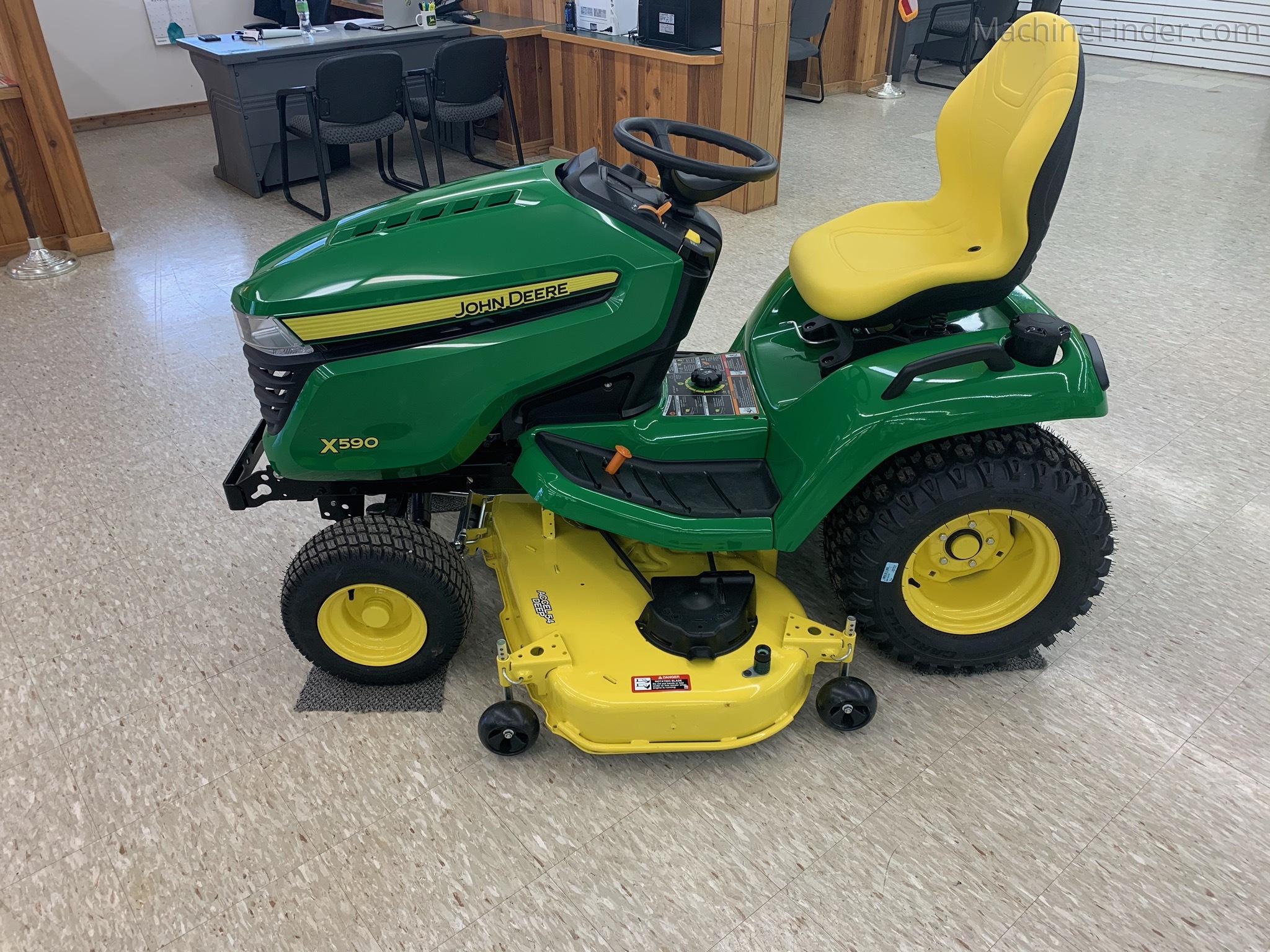 2025 John Deere X590 Image 3
