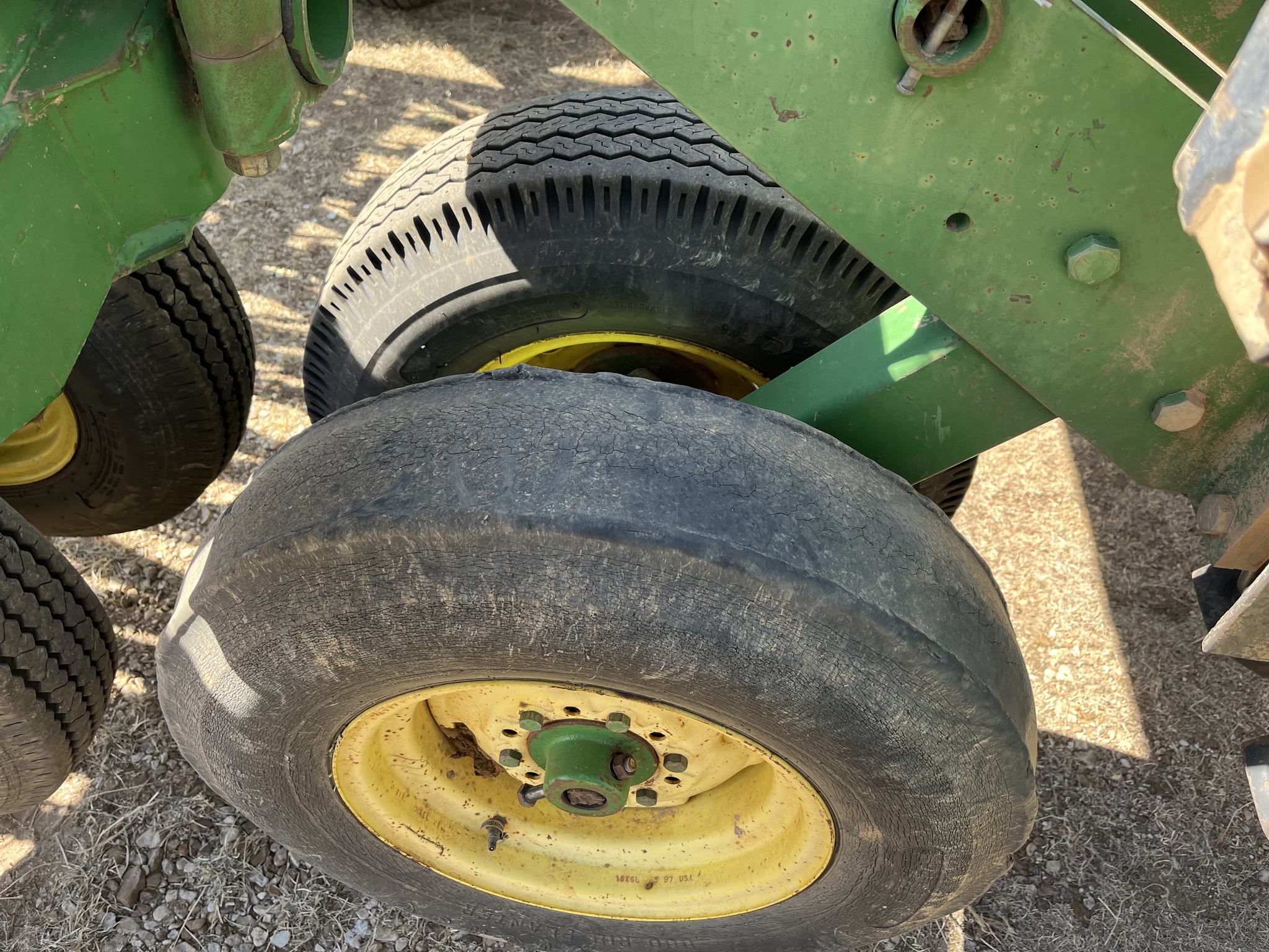 1997 John Deere 455 Image 14