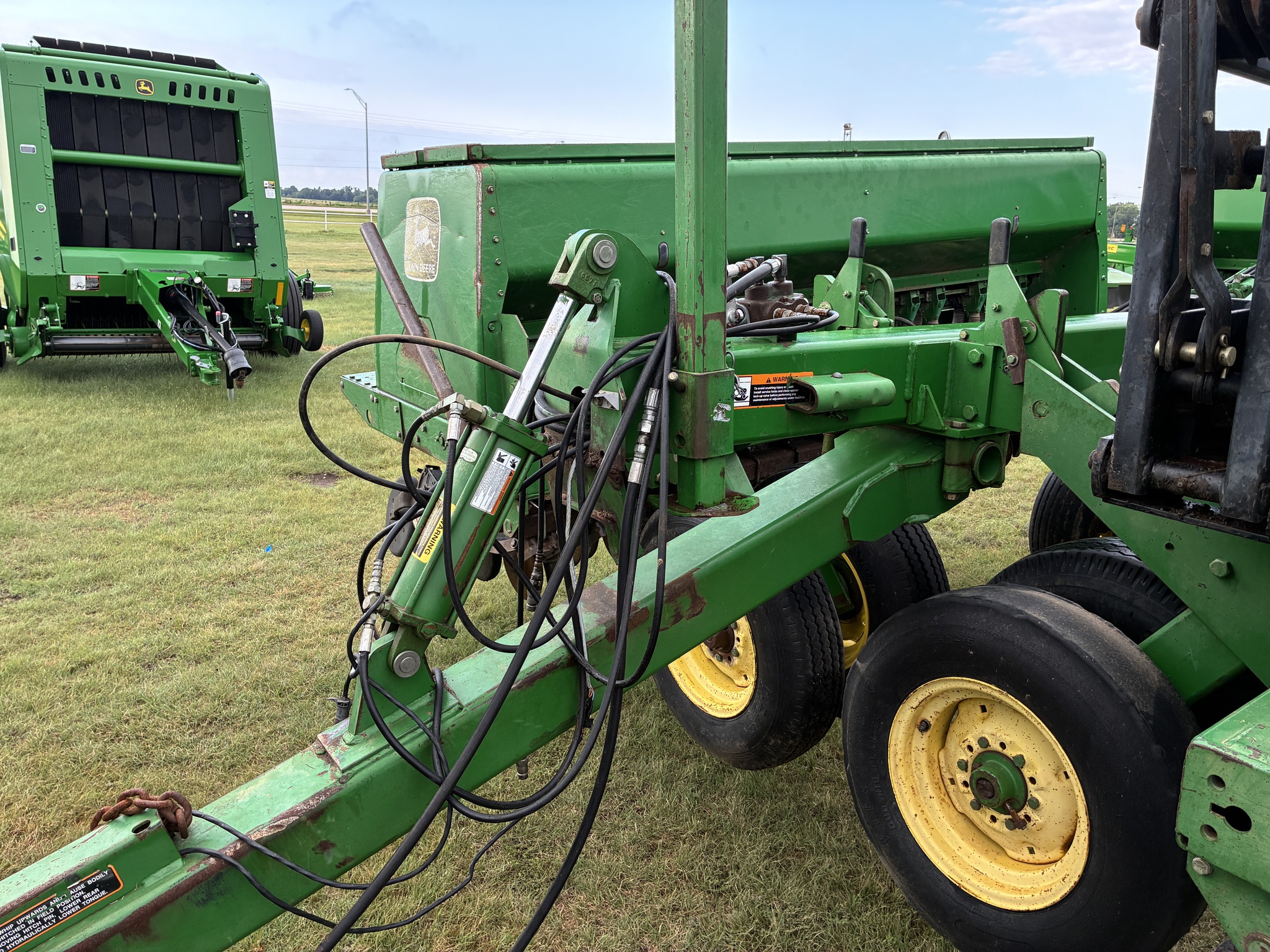 1997 John Deere 455 Image 8