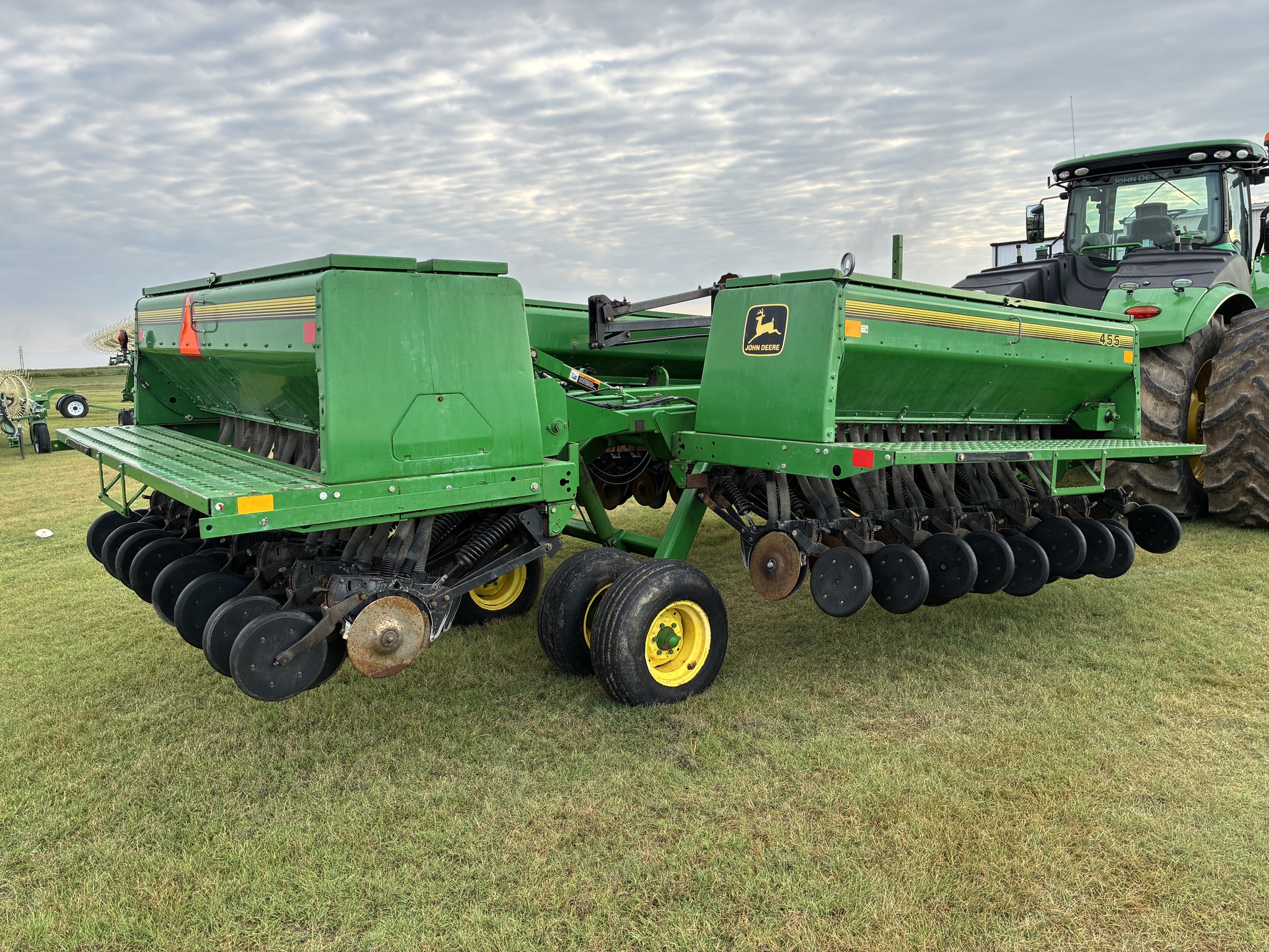 1997 John Deere 455 Image 5