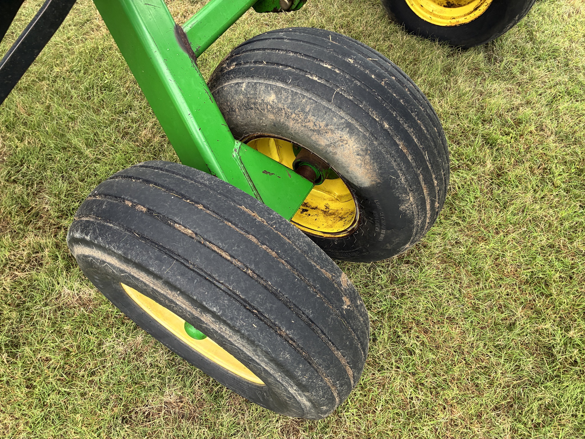 1997 John Deere 455 Image 22