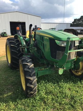 2016 John Deere 5075E Photo 3