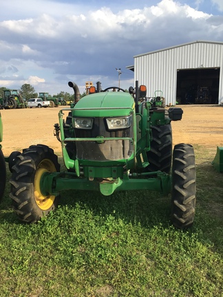 2016 John Deere 5075E Photo 2