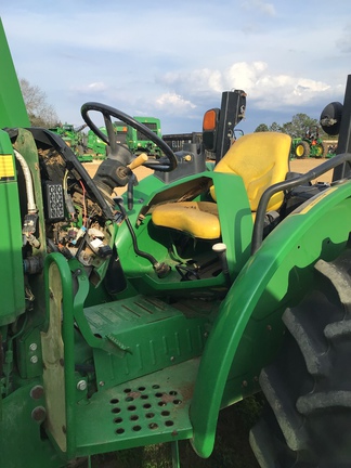 2016 John Deere 5075E Photo 7