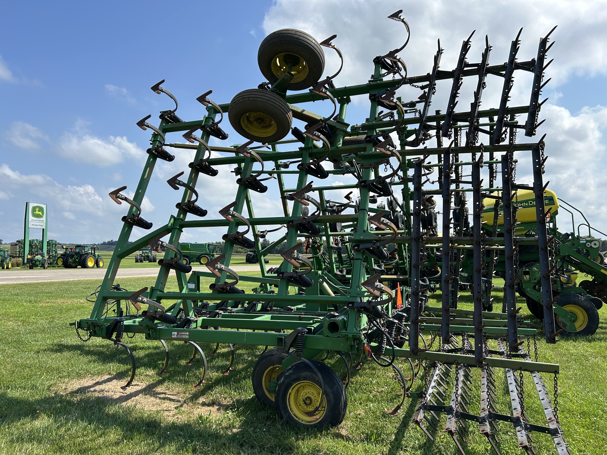  1996 John Deere 980 at Heritage Tractor in Lacon, IL