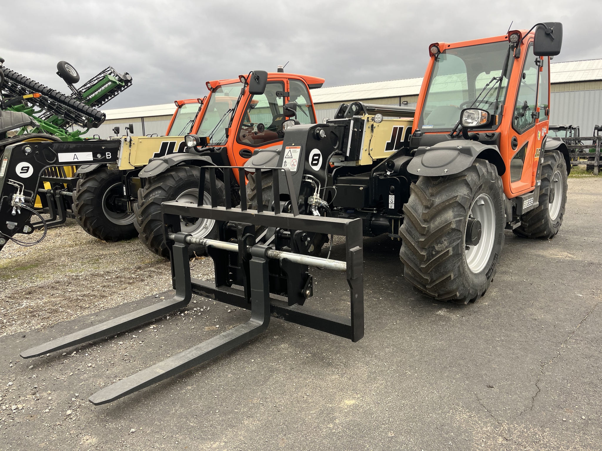 2024 JLG AG832 Image 2