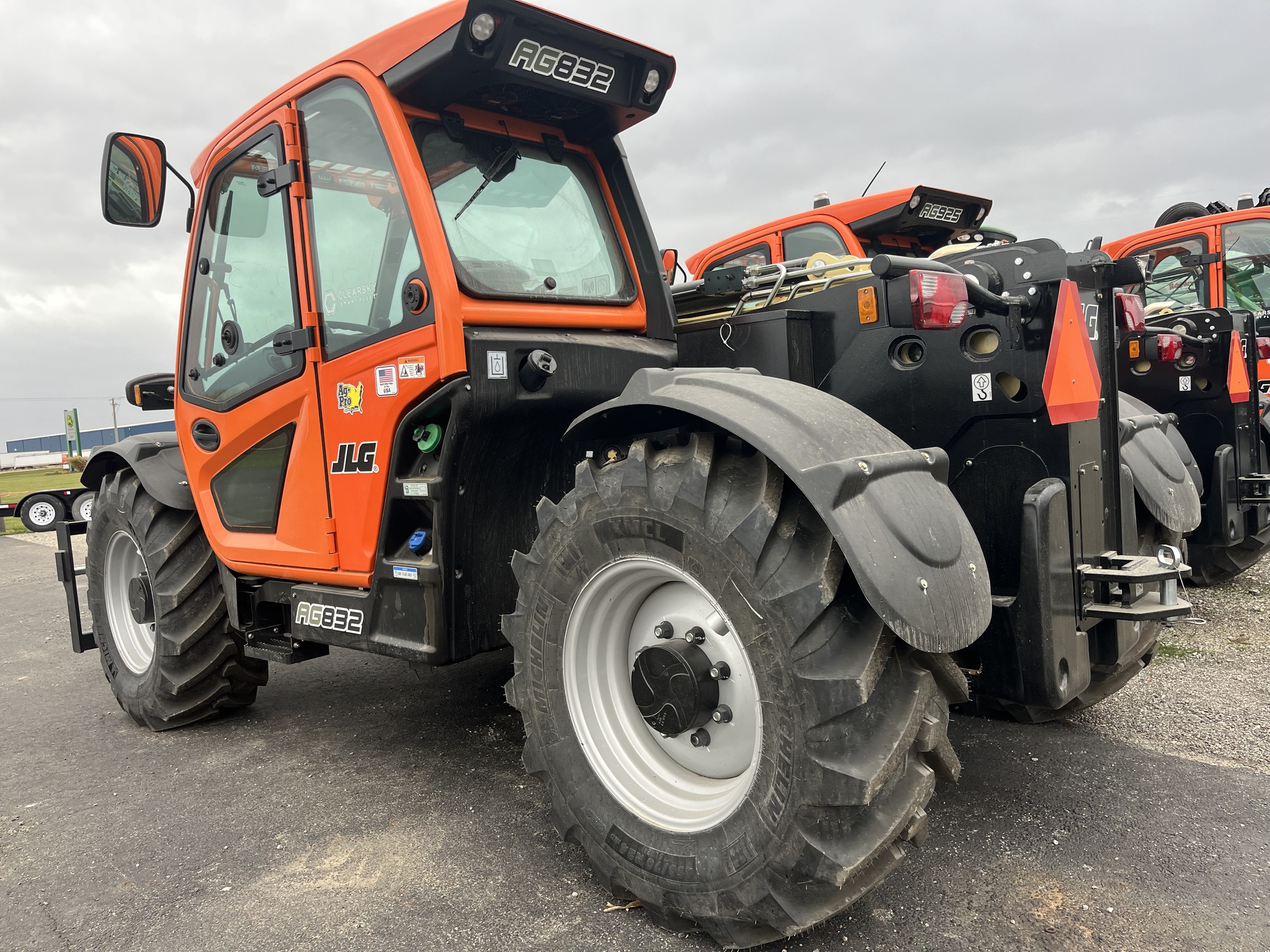 2024 JLG AG832 Image 9